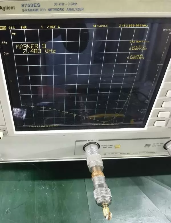 Cartes VSWR de l'antenne à ressort SW2400-TH11 Cartes VSWR de l'antenne à ressort SW2400-TH11