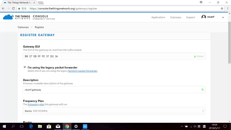 Saisissez l'identifiant de la passerelle, vérifiez à l'aide de l'ancien transitaire de paquets, rédigez une description de votre passerelle et sélectionnez un plan de fréquence.
