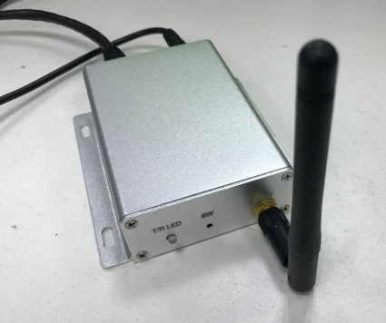 Connectez l'antenne au SMA connecté à la passerelle de surveillance du capteur IOT-G010