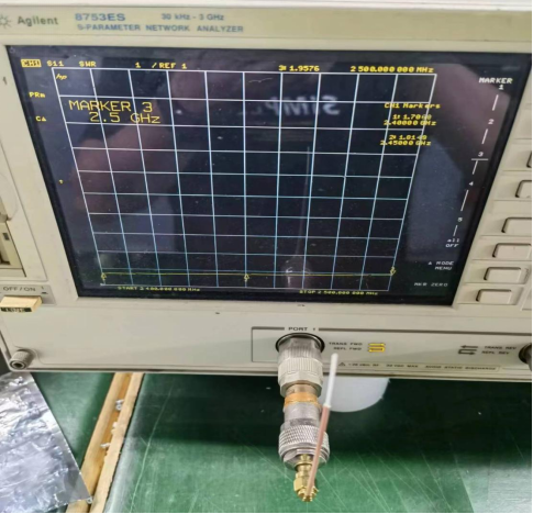 GRAPHIQUE VSWR de l'antenne IPEX SW2400-IPEX01 GRAPHIQUE VSWR de l'antenne IPEX SW2400-IPEX01